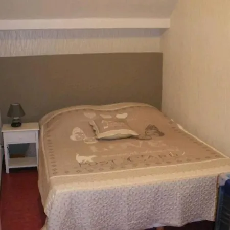 La Cour Pavee * بولون-سور-مير